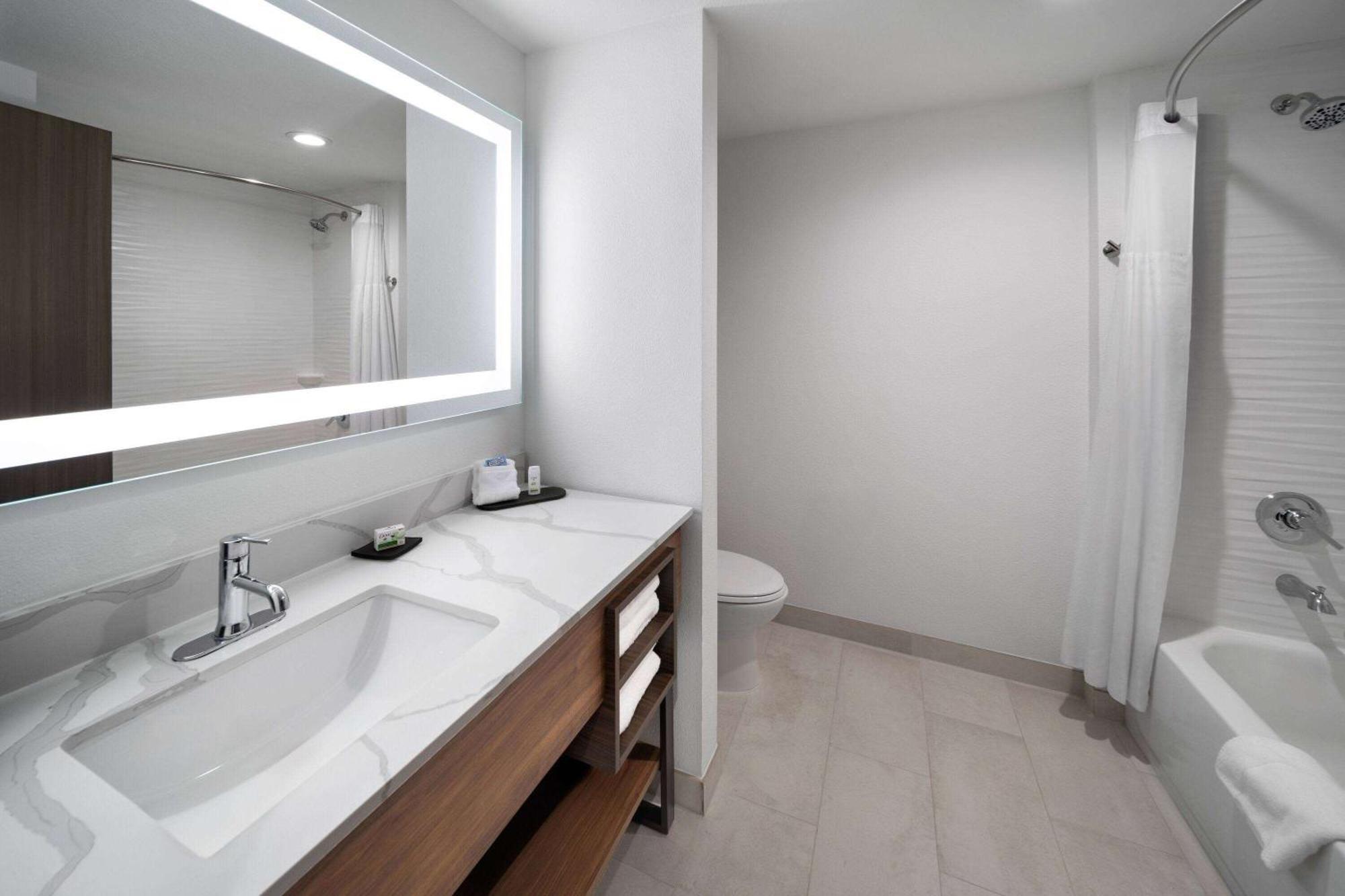 La Quinta Inn & Suites By Wyndham San Antonio At The Rim Esterno foto
