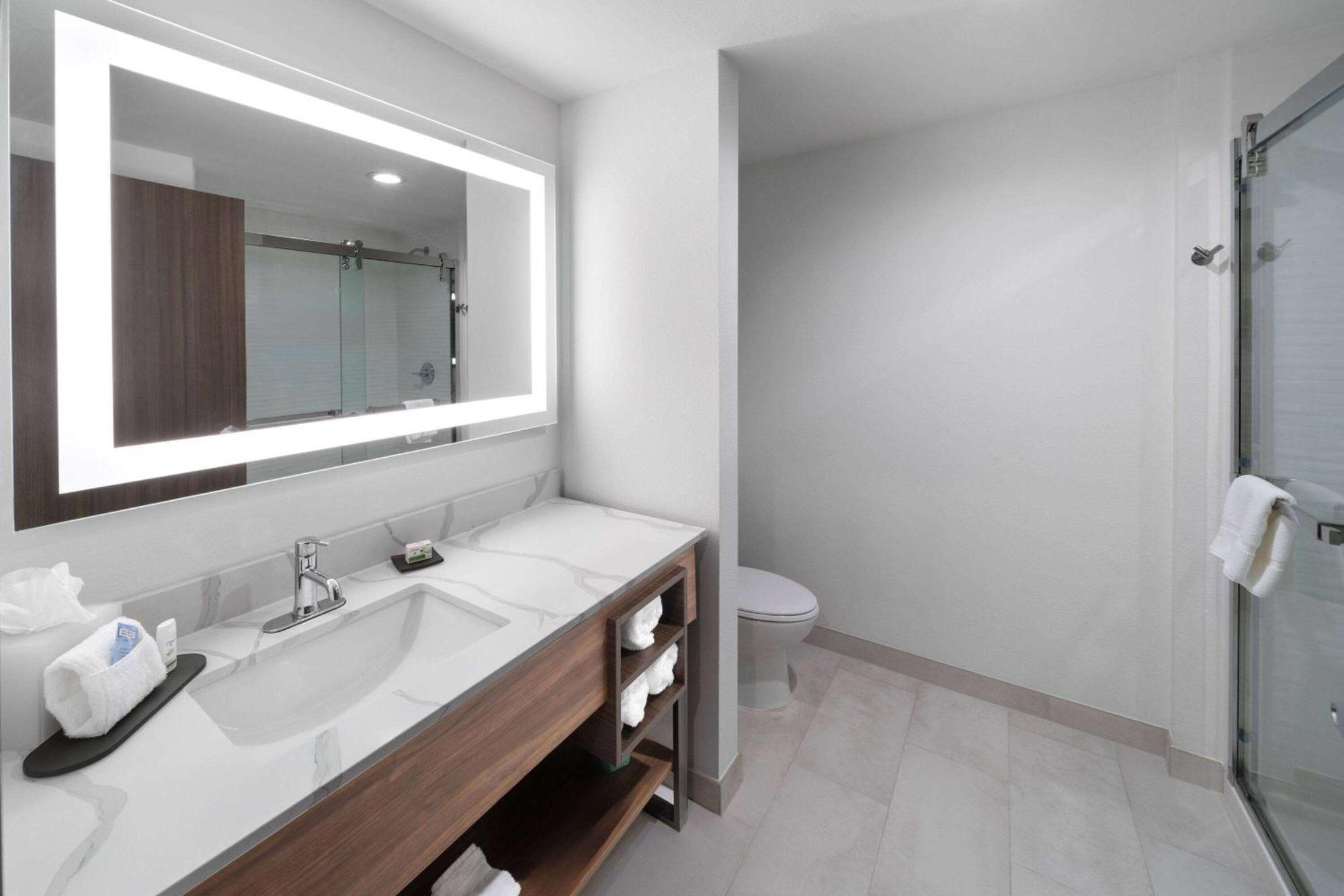 La Quinta Inn & Suites By Wyndham San Antonio At The Rim Esterno foto