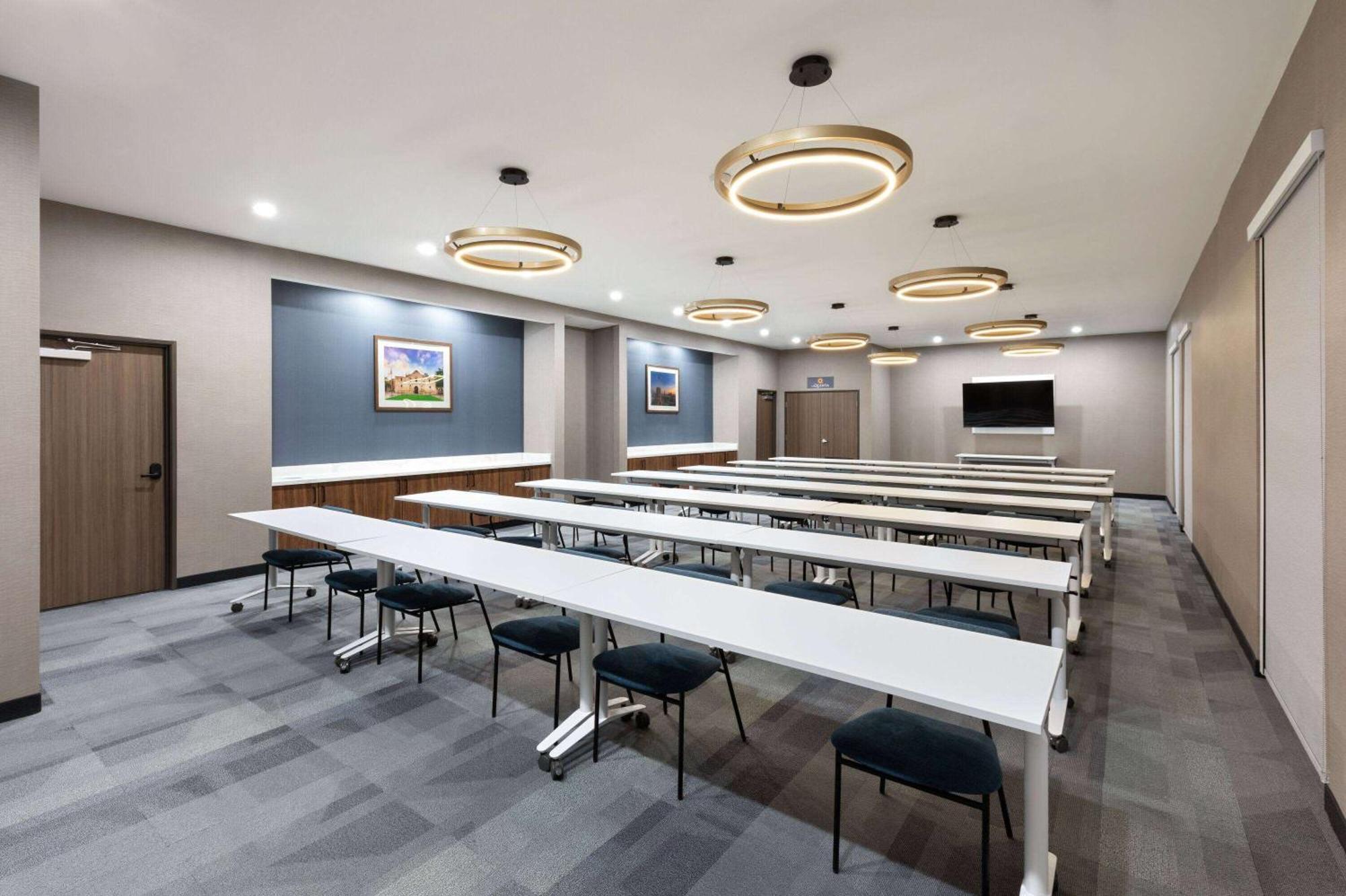 La Quinta Inn & Suites By Wyndham San Antonio At The Rim Esterno foto