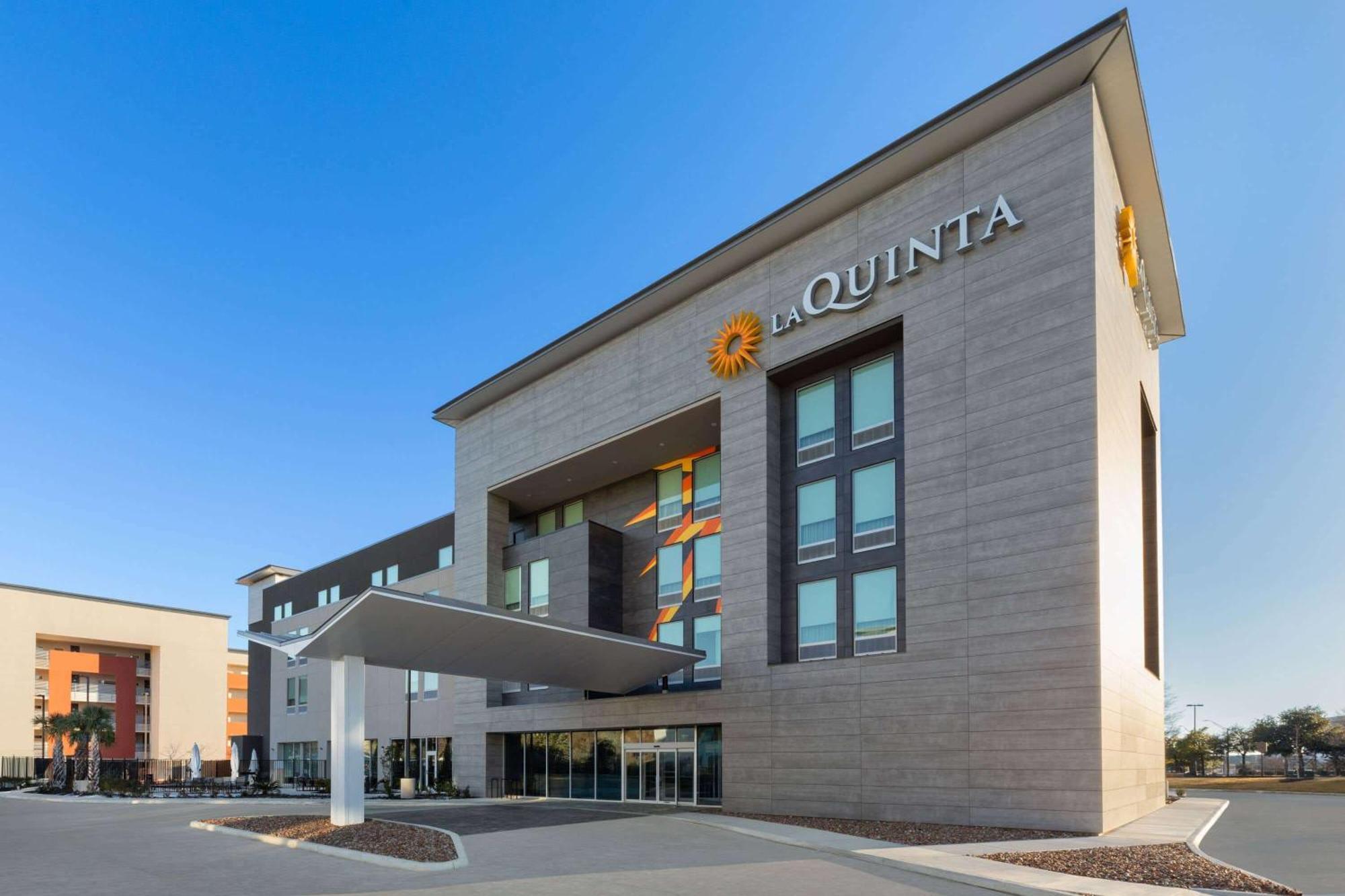 La Quinta Inn & Suites By Wyndham San Antonio At The Rim Esterno foto