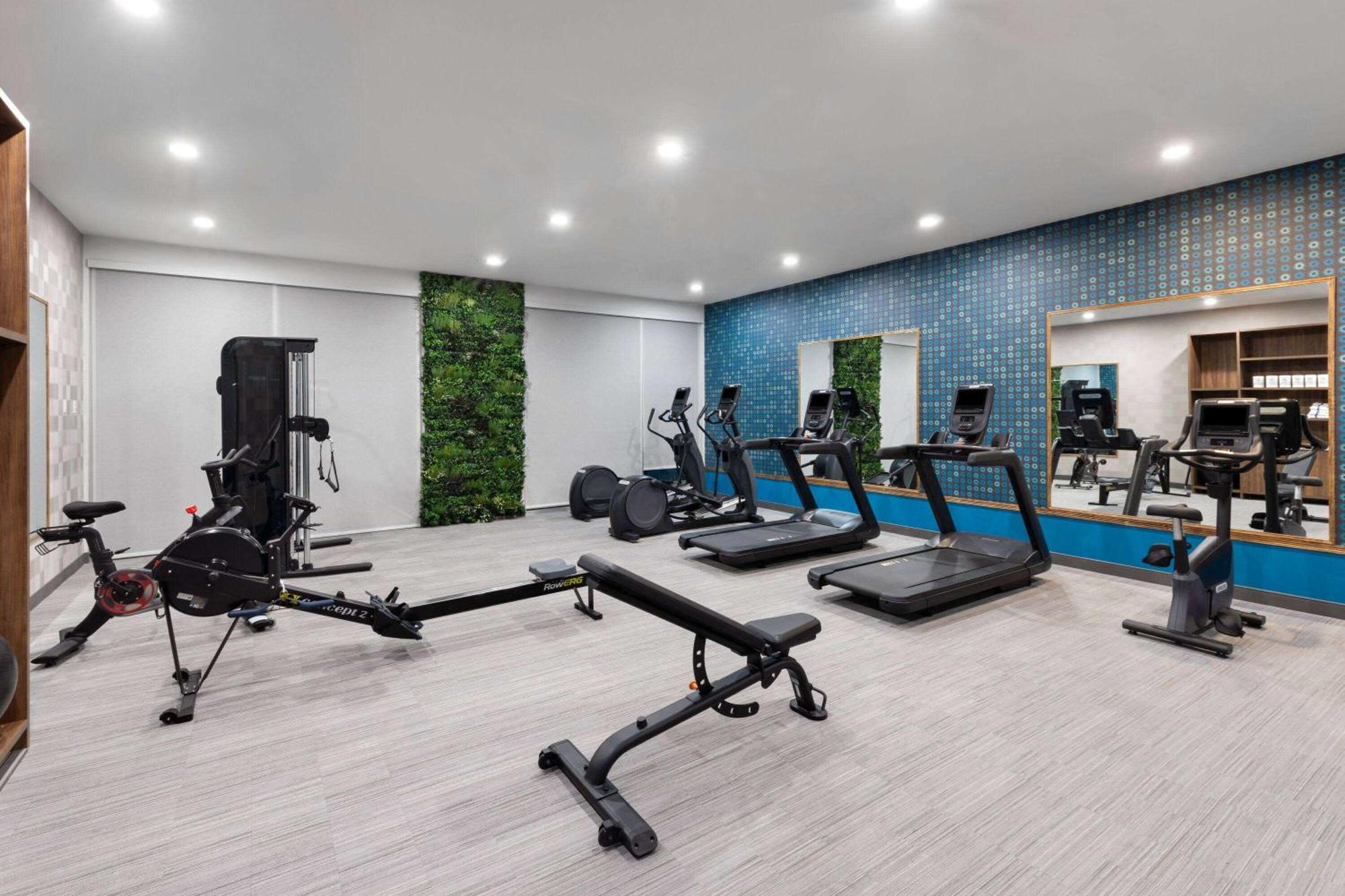 La Quinta Inn & Suites By Wyndham San Antonio At The Rim Esterno foto