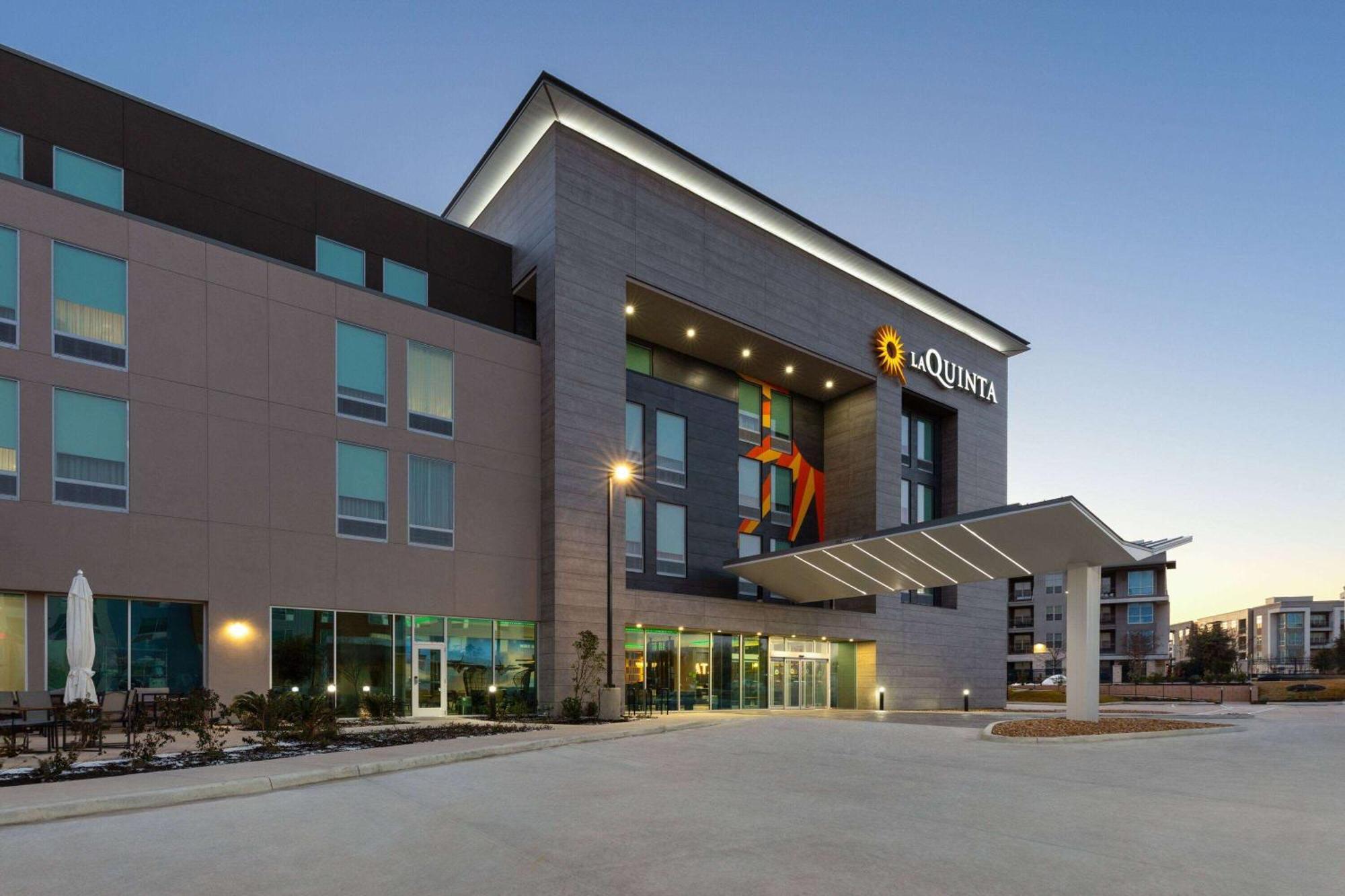 La Quinta Inn & Suites By Wyndham San Antonio At The Rim Esterno foto